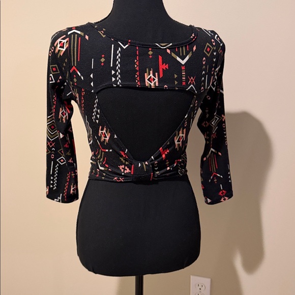 Bella D aztec Black and Red Tribal Crop Top - Picture 3 of 5